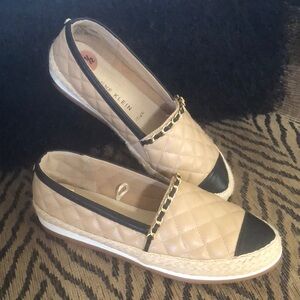 Anne Klein Women's Tan and Black Espadrille Flats